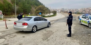 Bilecik’te yasal kalış hakkı bulunmayan 2 kişi yakalanarak, sınır dışı süreçleri başlatıldı