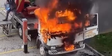 6. kata eşya çıkaran vinçli kamyon alev alev yandı