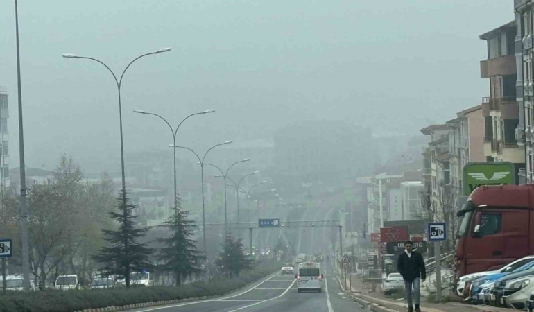 Bilecik’te sis gün boyu etkisini sürdürdü