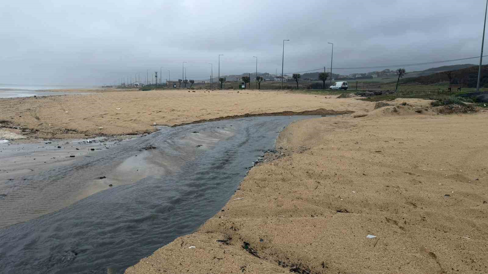 İSKİ’nin Karaburun Tesisi’nde tepki çeken görüntü: Atık su denize boşaltılıyor