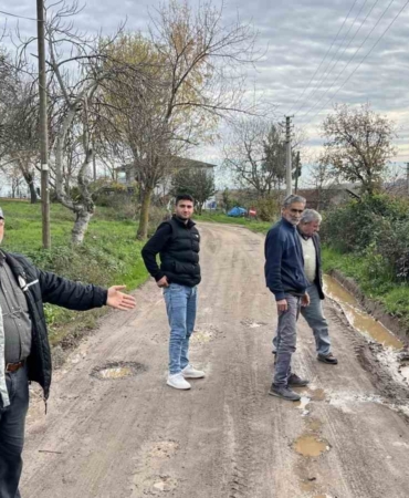 Mahallenin yıllardır süren yol çilesi vatandaşı isyan ettirdi