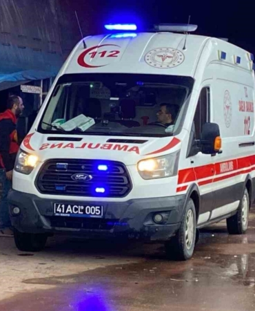 3 metre derinliğindeki boş akvaryuma düşen işçi yaralandı