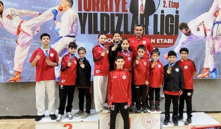 Körfezli karatecilere Sakarya’da 13 madalya