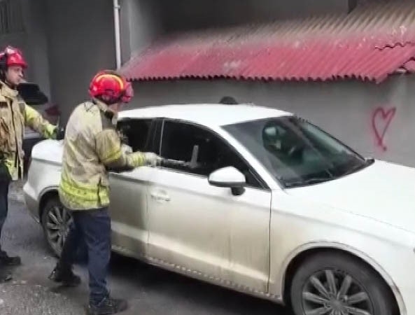 Kaynarca’da araç içinde mahsur kalan çocuk itfaiye tarafından kurtarıldı