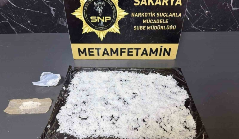 İstanbul’dan Zonguldak’a uyuşturucu sevk eden şahıslar Sakarya’da yakalandı