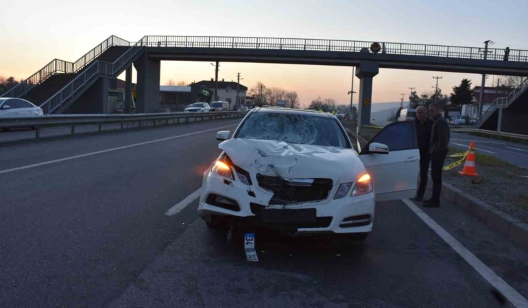 Sakarya’da feci kaza: Otomobilin çarptığı bir kişi hayatını kaybetti