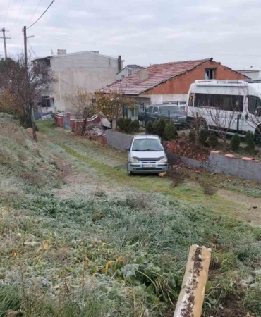 Balıkesir’de otomobil şarampole uçtu; 1 yaralı