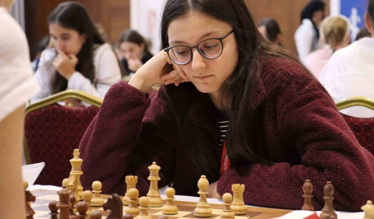 Bursa Büyükşehir Belediyesporlu Arya Aydoğan dünya 4.’sü oldu