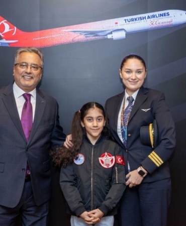 TUSAŞ şehidinin 10 yaşındaki kızı kanseri yendi, pilot koltuğuna oturdu