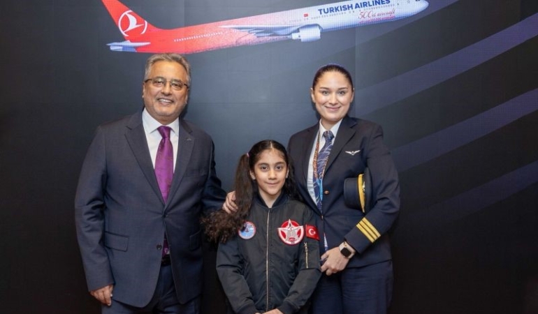 TUSAŞ şehidinin 10 yaşındaki kızı kanseri yendi, pilot koltuğuna oturdu