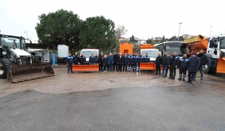 Dilovası Belediyesi karla mücadelede hazır kıta
