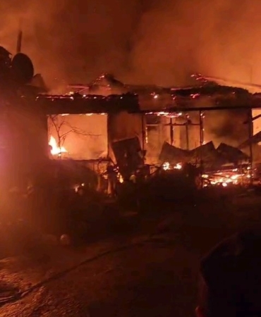 Edirne’de ahırda çıkan yangın 3 eve sıçradı