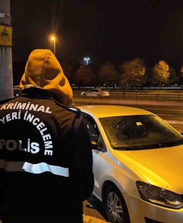 Polisin GBT yapmak istediği araçtan ceset çıktı
