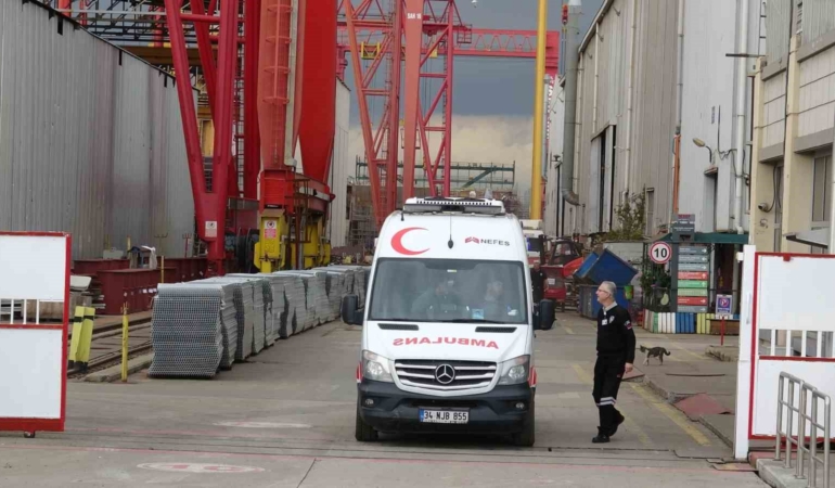 Tuzla’da tersanede iskele çöktü: 2 işçi yaralandı