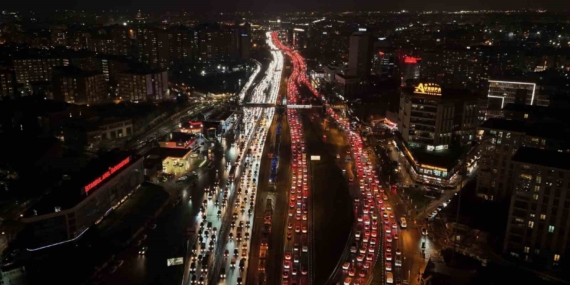 İstanbul’da yüzde 90’a ulaşan trafik havadan görüntülendi