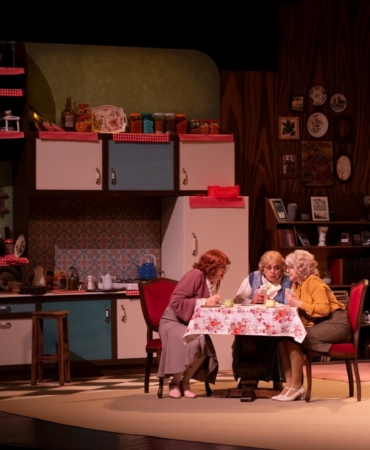 Kocaeli Şehir Tiyatroları "Üç Jokerli Konken" oyunuyla Berlin’de sahne alacak