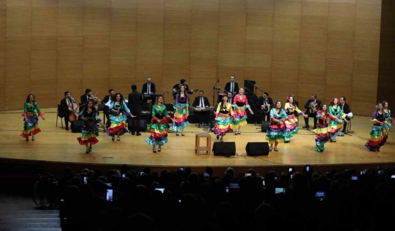 Bursa’da "Balkan ve Roman Gecesi" coşkusu