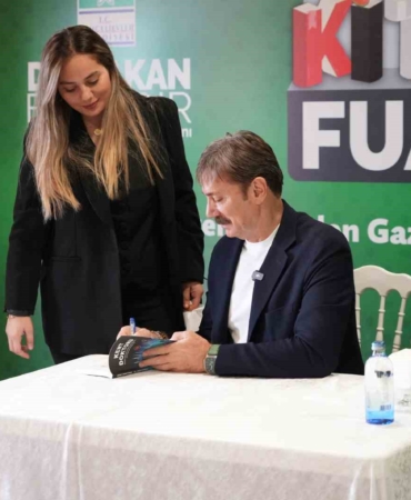 Bahçelievler Belediye Başkanı Hakan Bahadır söyleşi ve imza günü yaptı