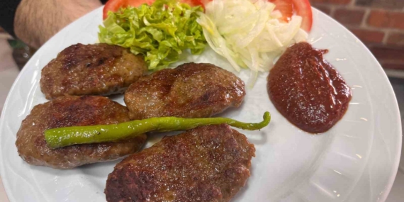 Hayrabolu’dan Avrupa sofralarına uzanan lezzet: 43 yıllık tescilli Çerkezmüsellim pabuç köftesi