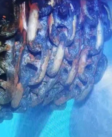 Küçükçekmece’de Alatepe Tankeri pervanesine dolanan zincir su altından görüntülendi