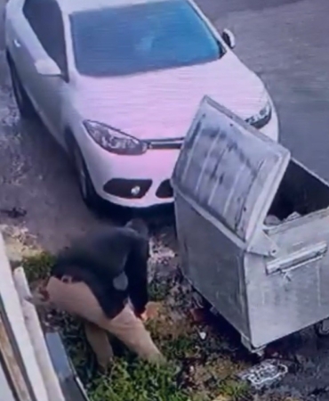 İSKİ çalışanından tepki çeken görüntüler: Önce boruyu kesti, sonra tamire geldi