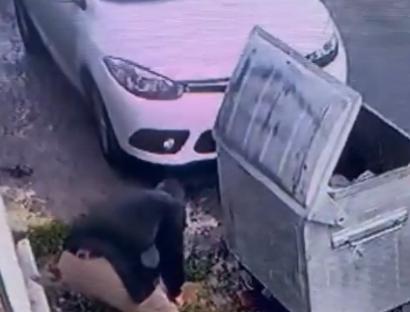 İSKİ çalışanından tepki çeken görüntüler: Önce boruyu kesti, sonra tamire geldi