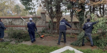 Kartepe’deki mezarlıklarda bakım çalışması yapıldı