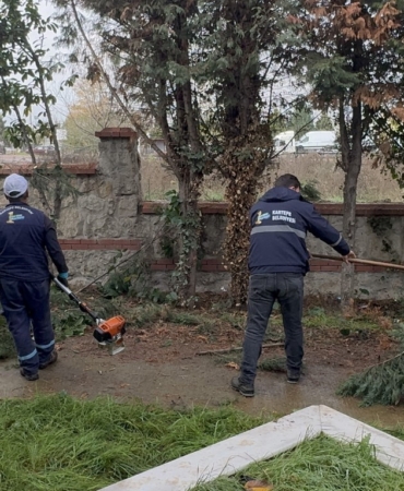 Kartepe’deki mezarlıklarda bakım çalışması yapıldı