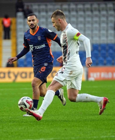 Trendyol Süper Lig: RAMS Başakşehir: 0 - Gaziantep FK: 0 (Maç devam ediyor)