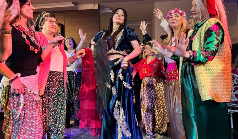 Edirne’de Roman gecesinde Trakya gelenekleri canlandırılıp, 9/8 oynandı