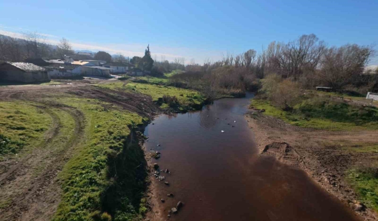 Babaeski’de Şeytan deresinin rengi kahverengiye döndü
