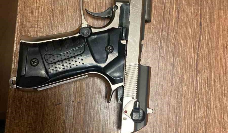 Şişli’de İETT durağında gündüz vakti havaya ateş açan şüpheli yakalandı