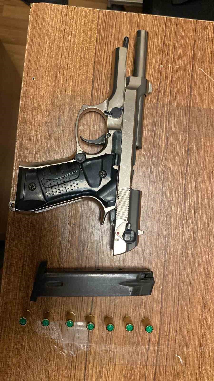 Şişli’de İETT durağında gündüz vakti havaya ateş açan şüpheli yakalandı