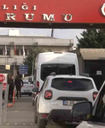 Sadettin Saran, saç ve kan örneği vermek üzere Adli Tıp Kurumuna getirildi