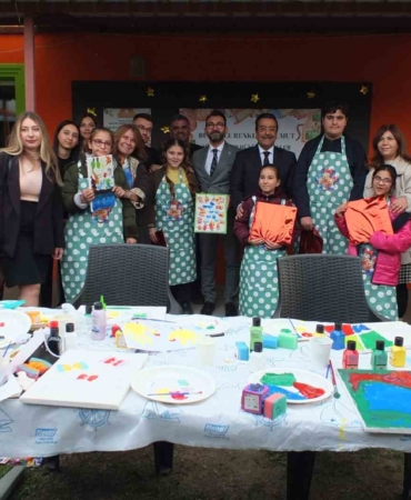 Üniversiteliler, engelli gençleri sevindirdi