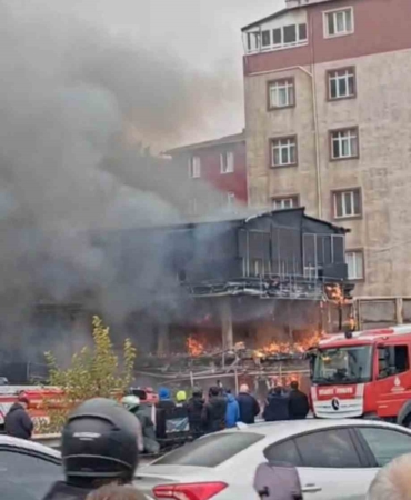 Pendik Kaynarca’da bir araçta başlayan yangın çevrede bulunan bina ve mekanlara da sıçradı. Olay yerine çok sayıda itfaiye ekibi sevk edildi.