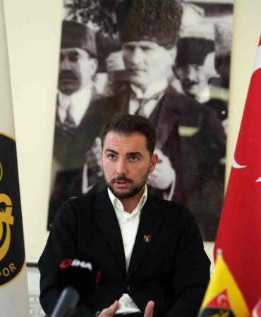 Barış Kanbak: "Ülkemizde gençlere şans verebilmek bazen cesaret istiyor"