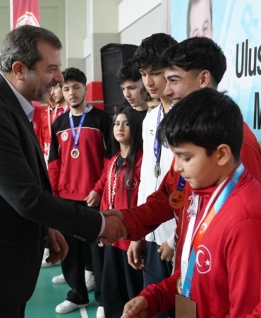 Gürsu’nun sporcularına ödül yağdı