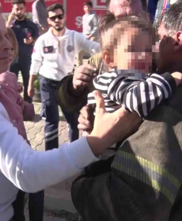 Sancaktepe’de asansör yangını: Anne-çocuk ve 2 itfaiye eri dumandan etkilendi