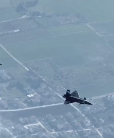 Bayraktar KIZILELMA’dan akıllı filo otonomisi ile kol uçuşu