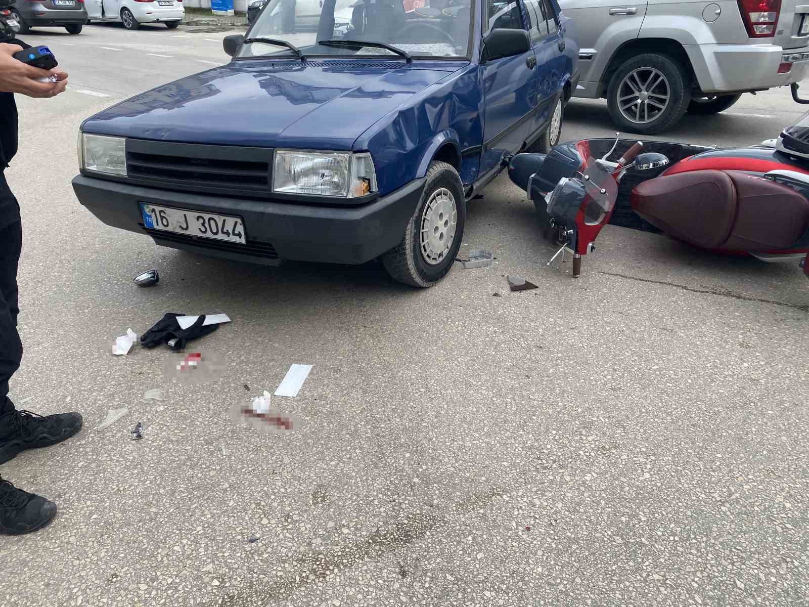 Bursa’da otomobile çarpan motosikletli ağır yaralandı