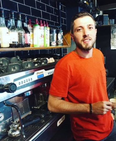 Çanakkale’de tıra çarpan otomobilin sürücüsü hayatını kaybetti