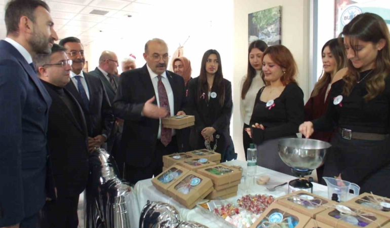 Üniversiteliler 30 projenin tanıtımını yaptı