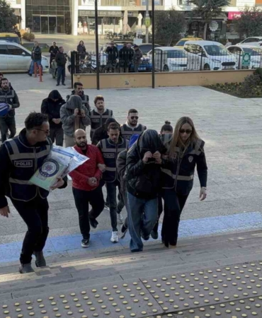 Masaj salonlarında fuhuş operasyonunda 5 tutuklama