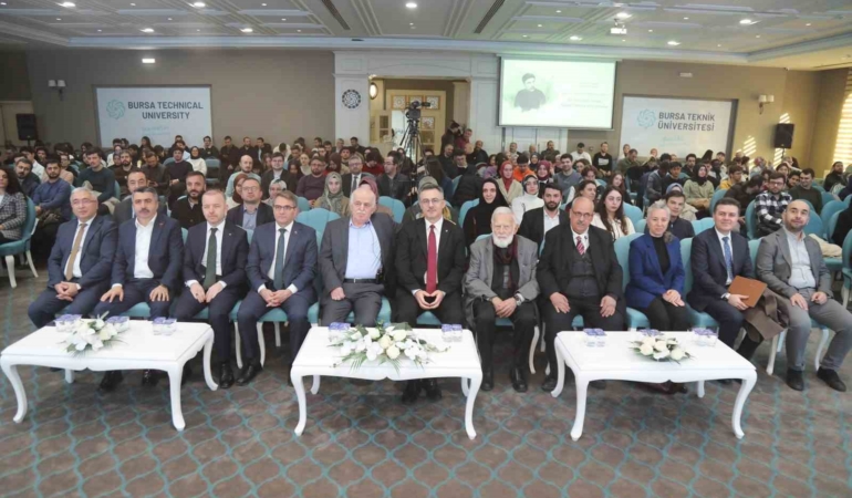 BTÜ’de yapay zekâ sempozyumu: "Gelişen yapay zekâ değil insan zekâsıdır"