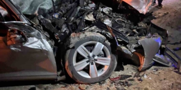 Çekiciye çarpan otomobilin sürücüsü yaralandı