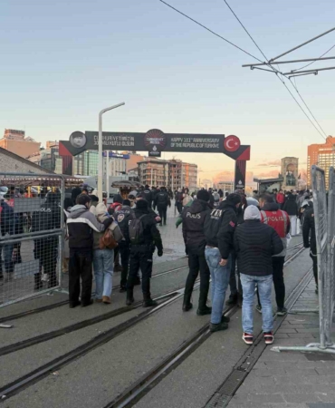 İstiklal caddesi girişinde yoğun güvenlik önlemi
