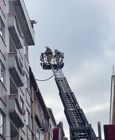 Şişli’deki çatı yangını paniğe neden oldu