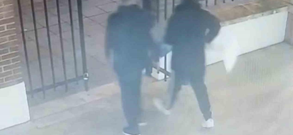 Kadıköy’de yardım kutusu hırsızlığı: Önce gözetlediler sonra çaldılar