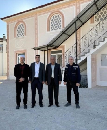 Köy camii bahçesinde parke taşı ve çevre düzenlemesi tamamlandı